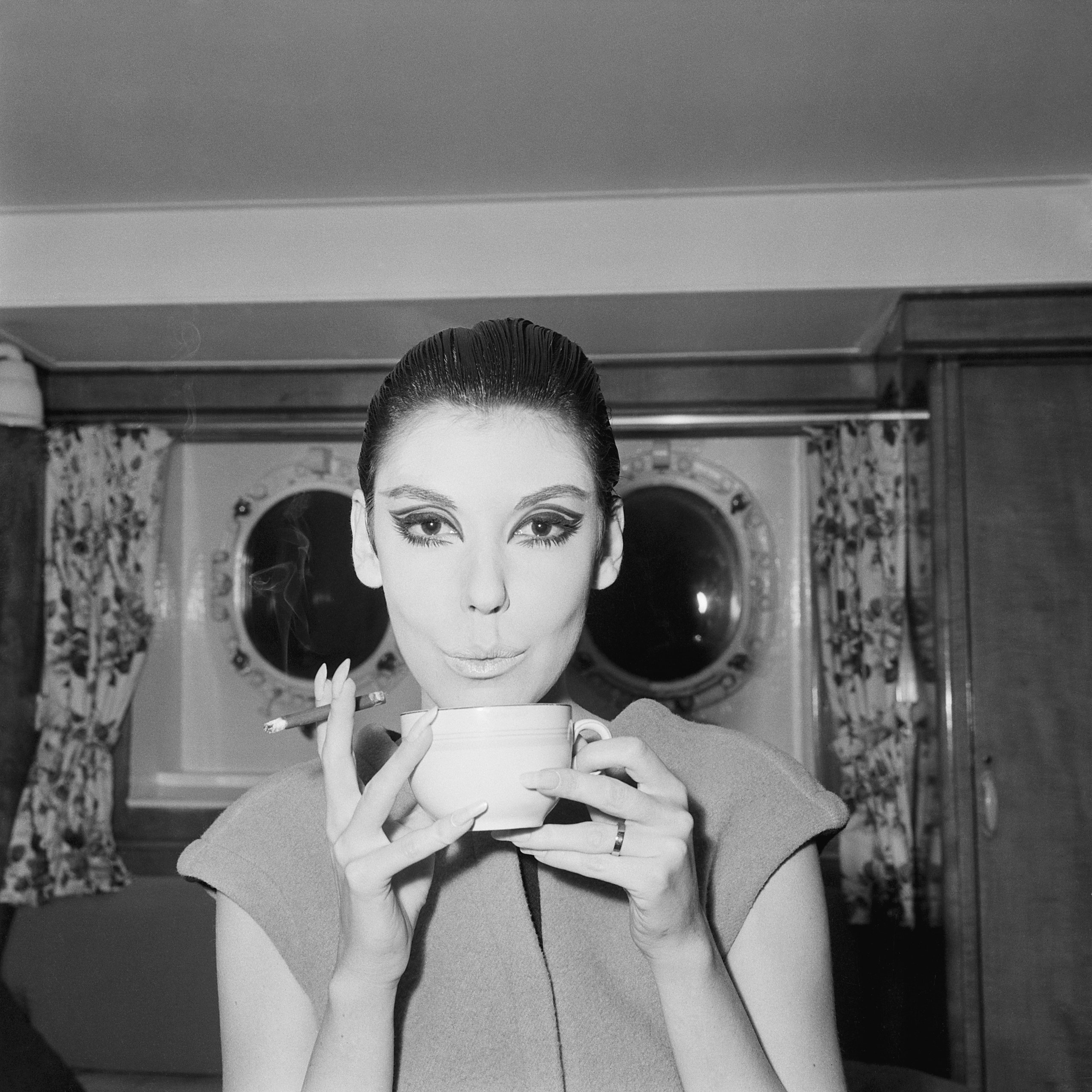 peggy moffitt famous photo