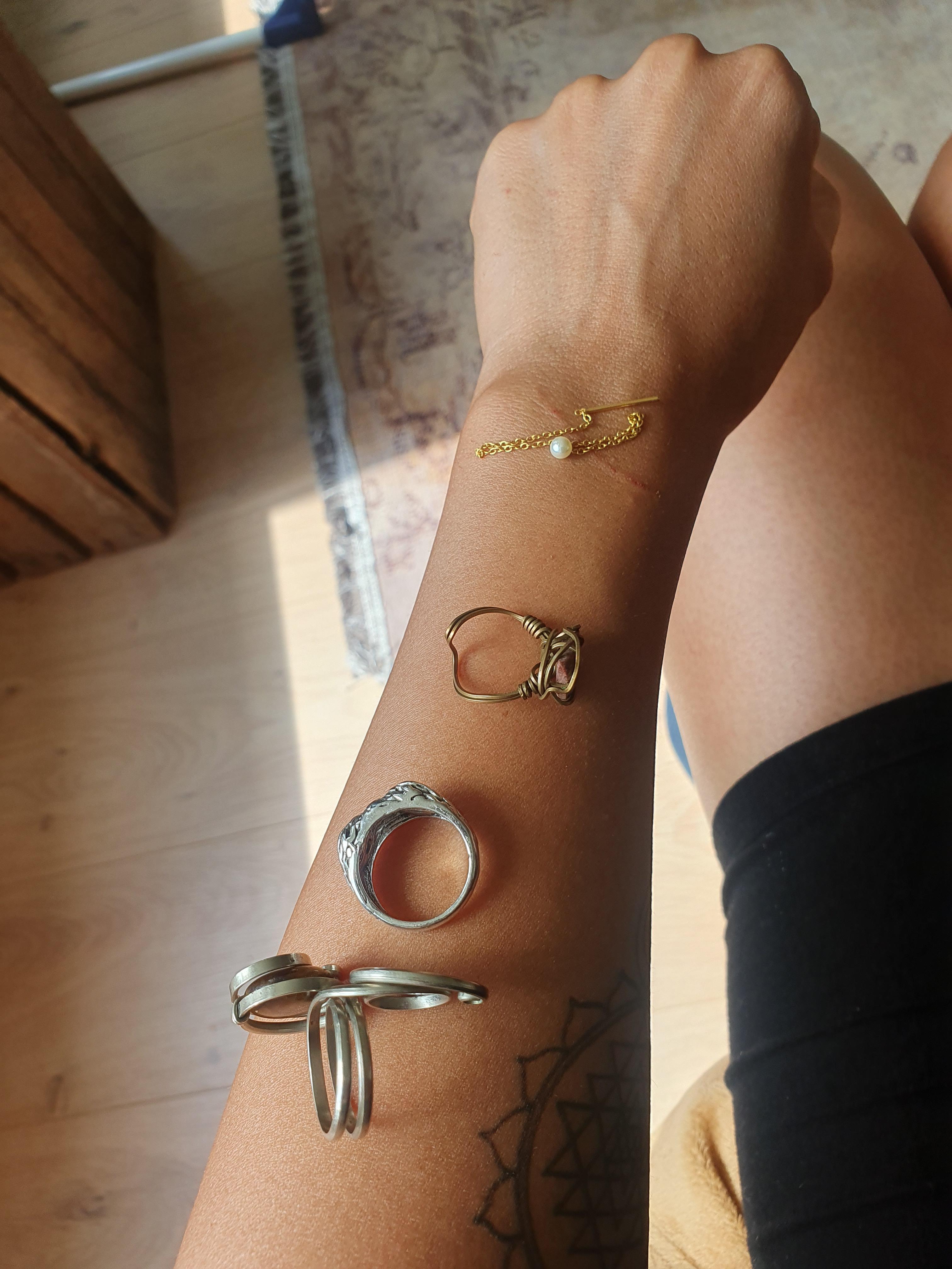 Unlock Your Glow: Is Silver or Gold Better for My Skin Tone? Discover Now!
