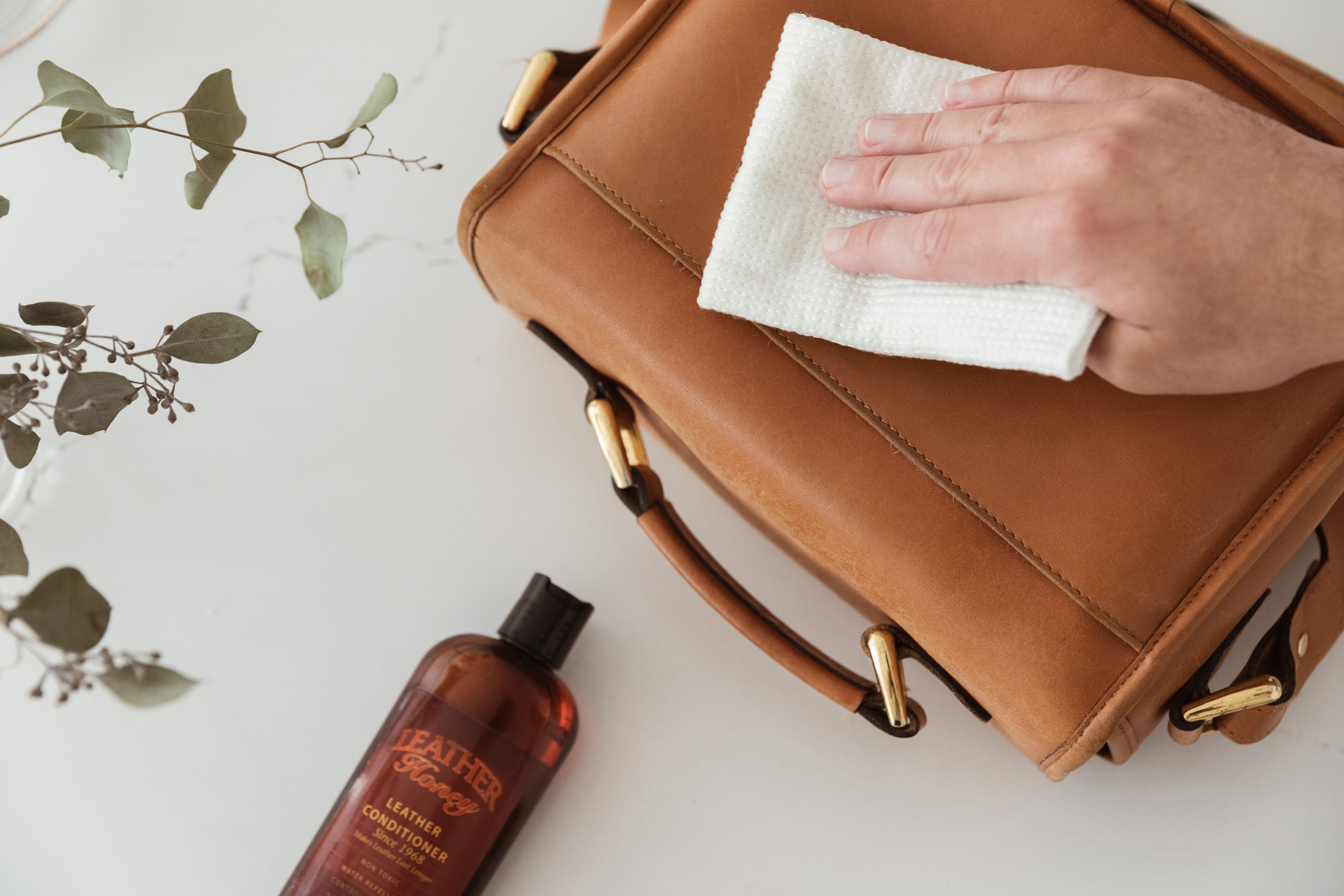 Simple Steps: How to Clean a Purse Without Damaging It
