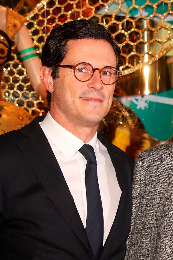 Meet the Bloomingdales CEO (Find Out Whos Leading the Way at This Popular Retail Chain)