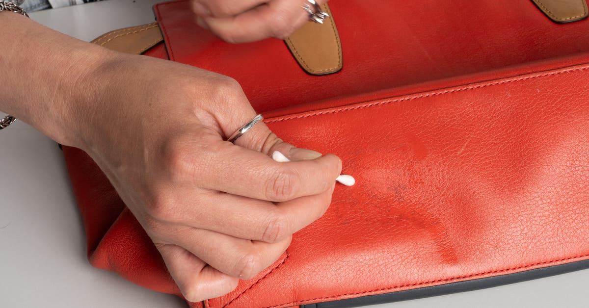 Simple Steps: How to Clean a Purse Without Damaging It