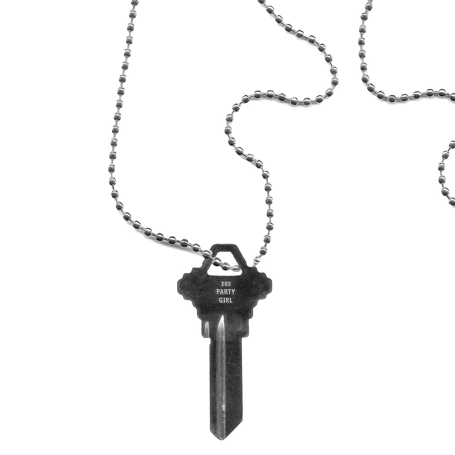 Charli XCX Necklace Style: Whats Hot? Get the Latest Look Here Now
