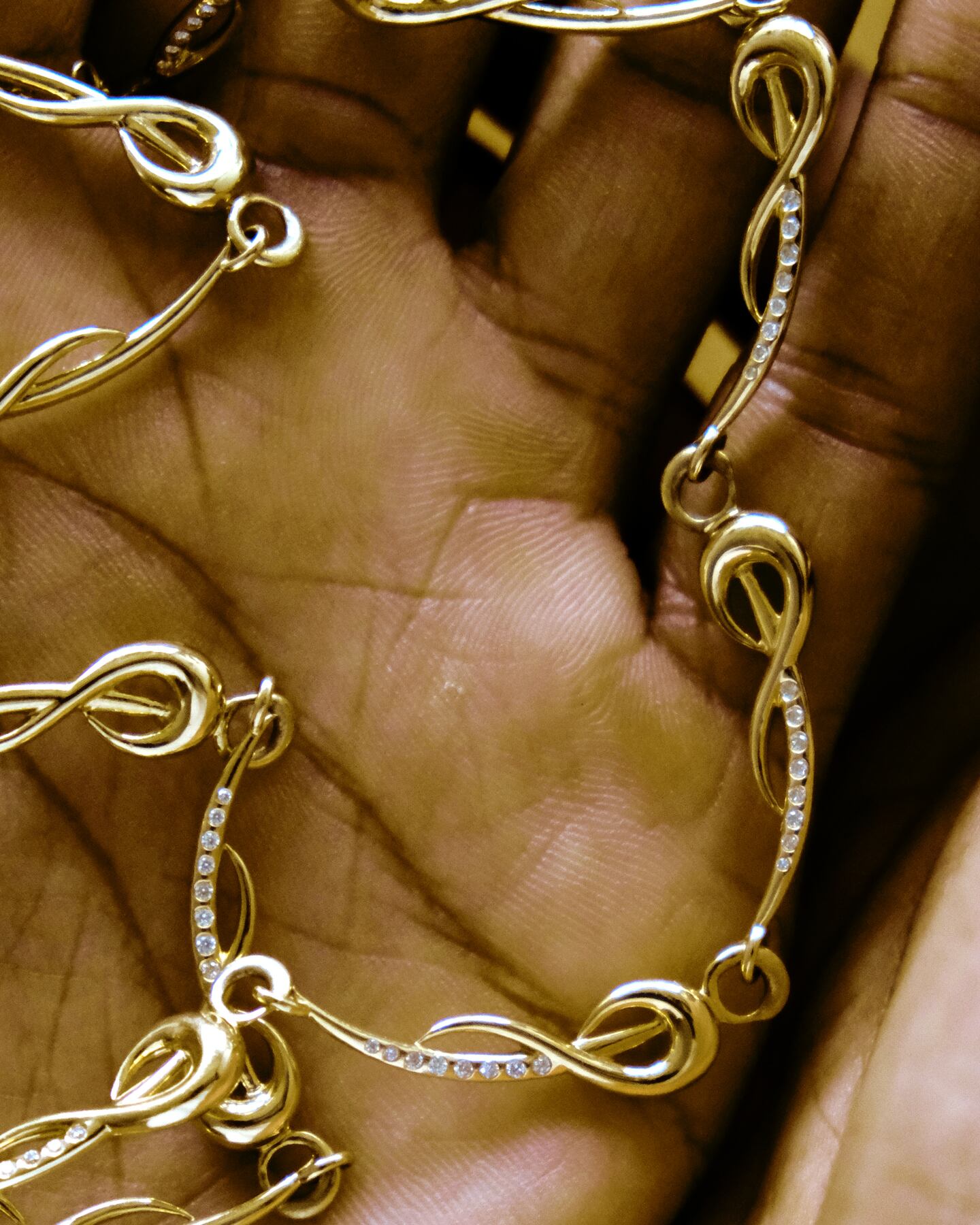Jewelery Ads With Only One Race: Why Is It a Problem?(Discuss the issue of diversity and inclusion)