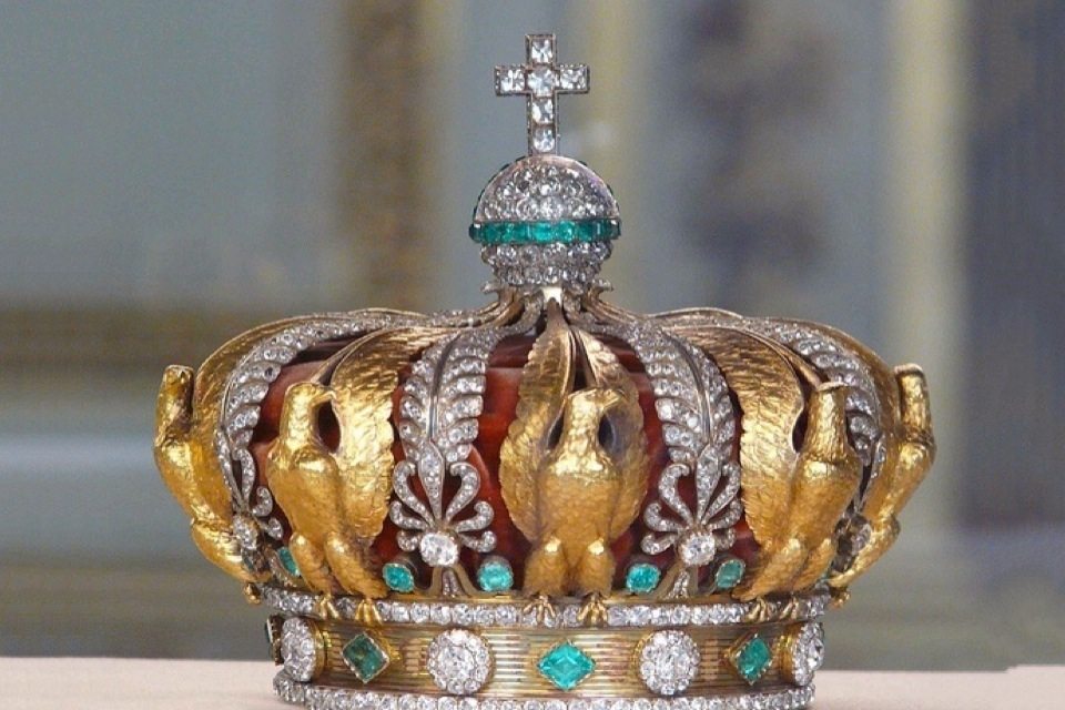 Where Are the Crown Jewels of France? A Simple Guide.
