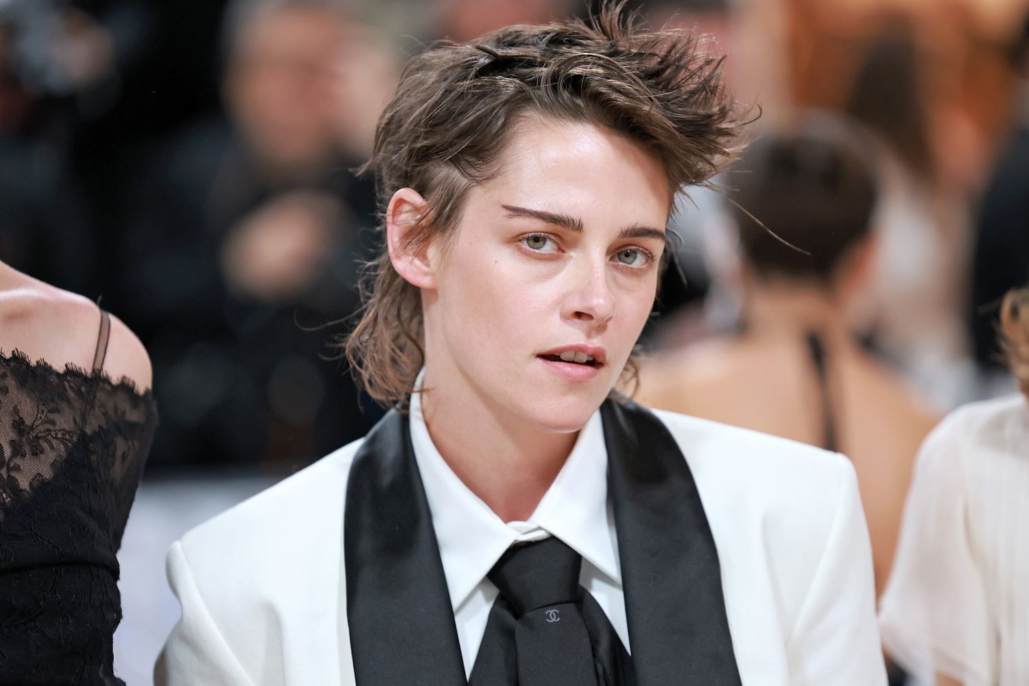 Kristen Stewart 2023: Whats She Up To Now? Get the Latest Scoop!