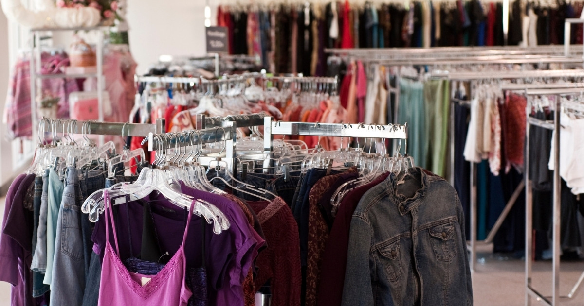 How to shop for clothes at a thrift store? The ultimate guide for bargain hunters.