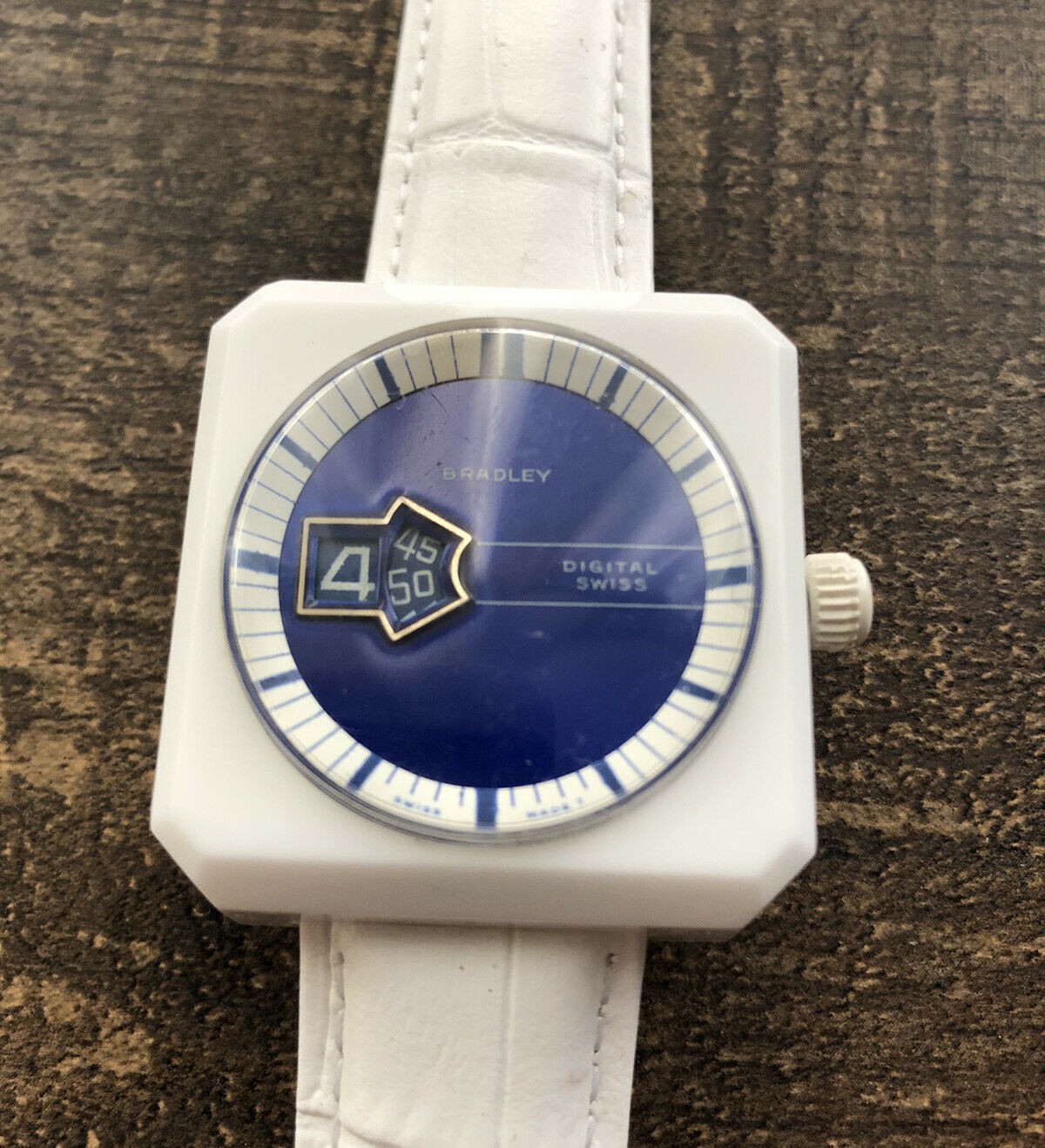 Where to Buy a Flip Face Watch? (Check Out These Places Online)
