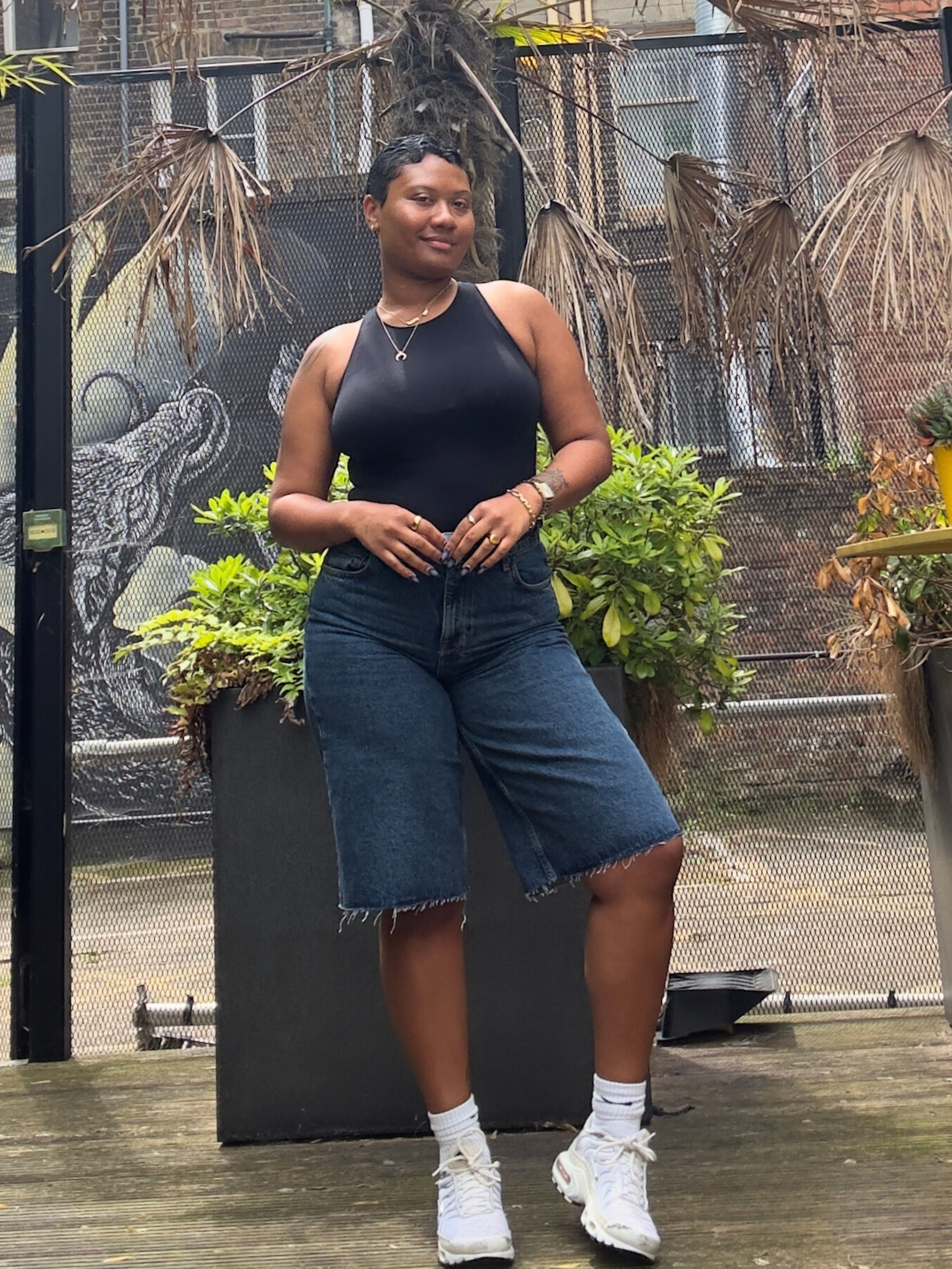 How to Style Jorts Women (Simple Tips and Tricks to Rock Your Denim Shorts This Summer)