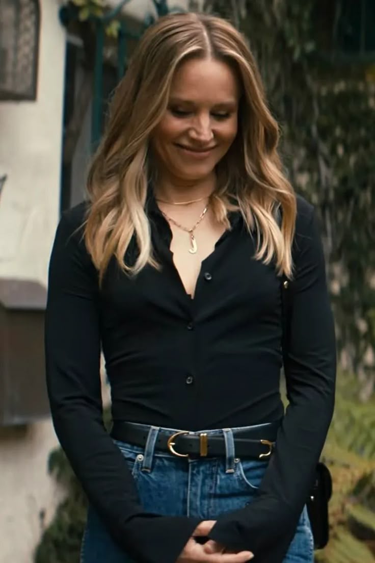 Get the Look: Kristen Bells Everyday Jeans Style (Casual Outfit Inspiration)