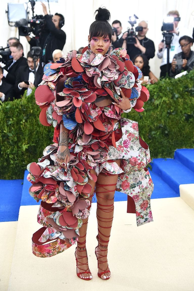 Weird Dressed Celebrities: Check Out the Most Bizarre Outfits and the Craziest Looks Ever
