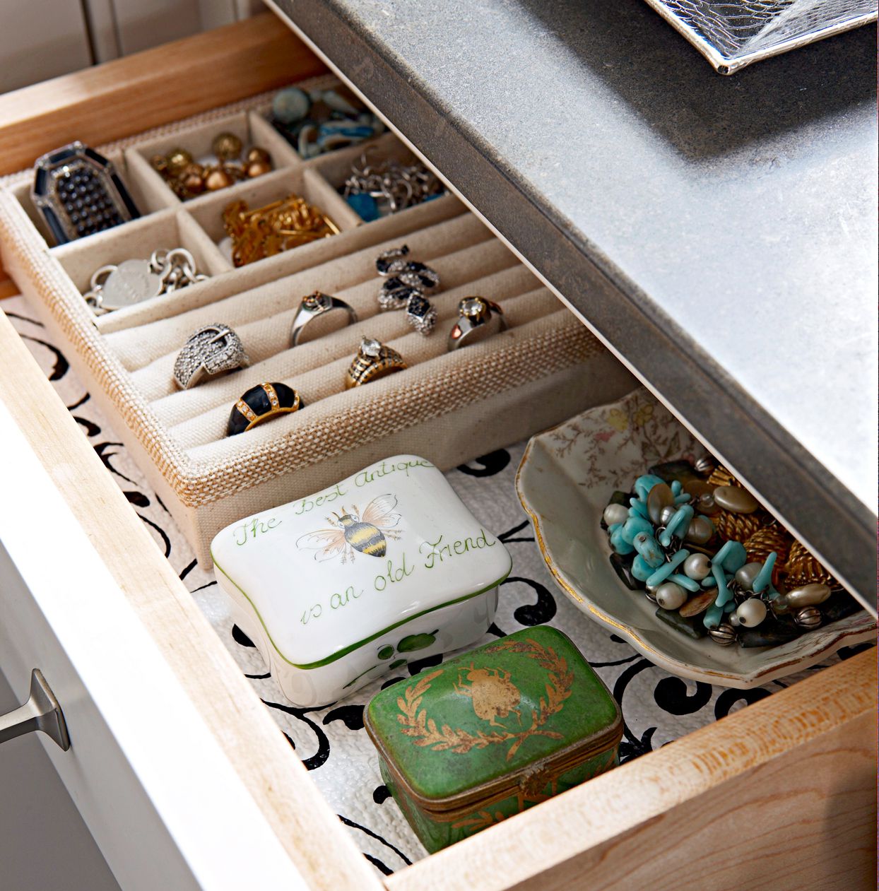 Find the Perfect Furniture for Jewelry Storage (Easy Guide)