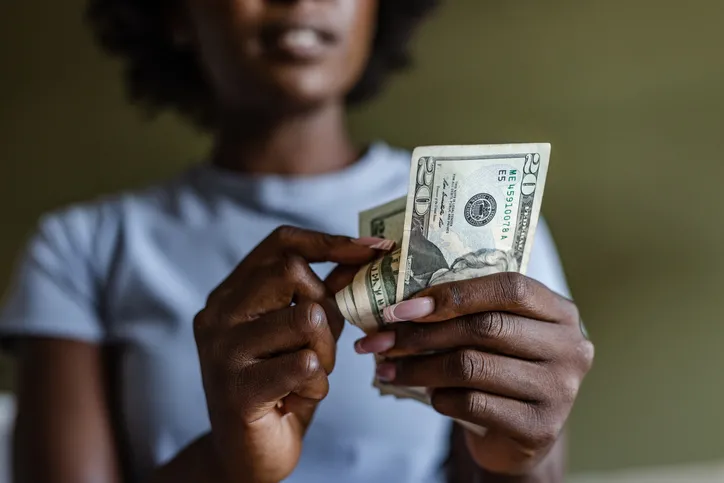 Need Cash? EZ Pawn Hunter Tips for Quick Loans!
