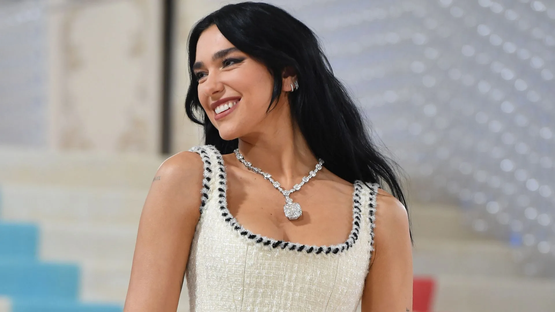 Best Dua Lipa Pictures: Find Stunning Photos Here!