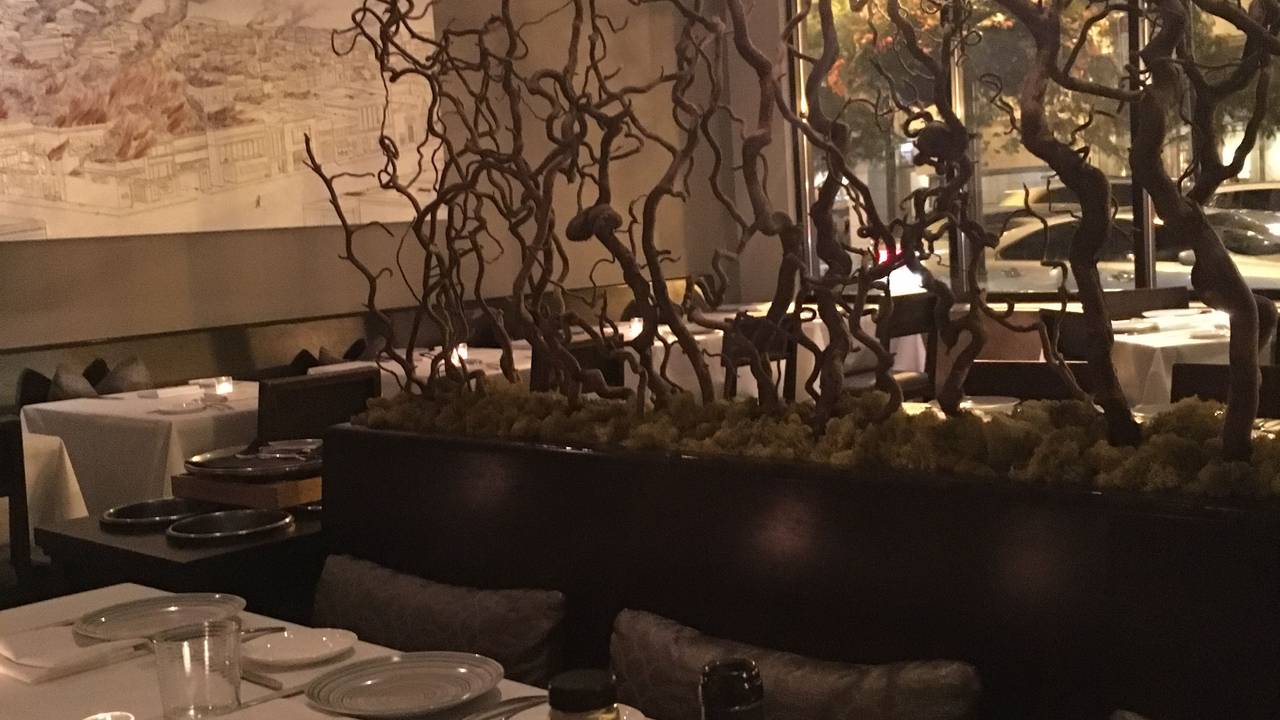 Naha Restaurant Chicago: How to Make a Reservation (Everything You Need to Know)