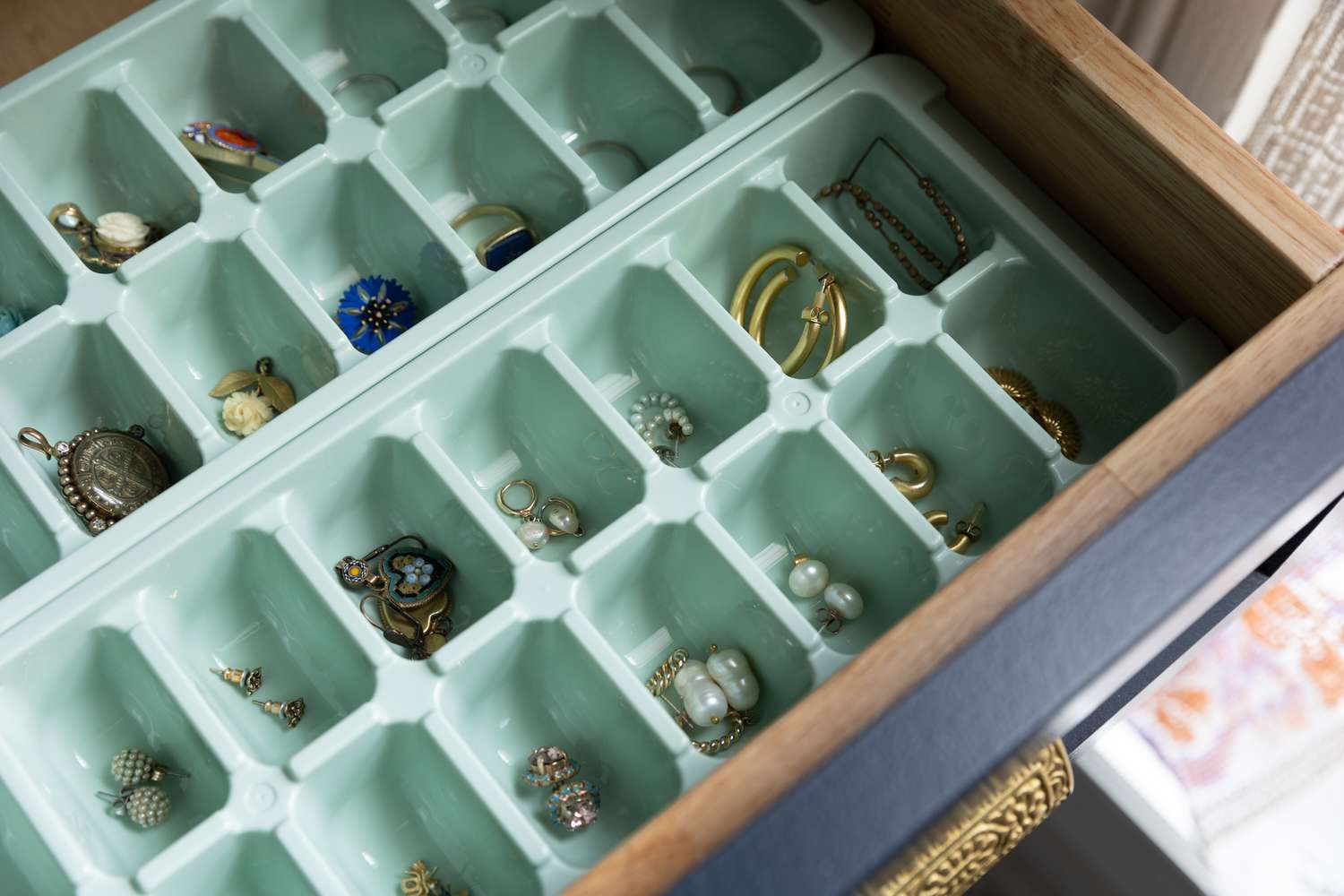 Find the Perfect Furniture for Jewelry Storage (Easy Guide)