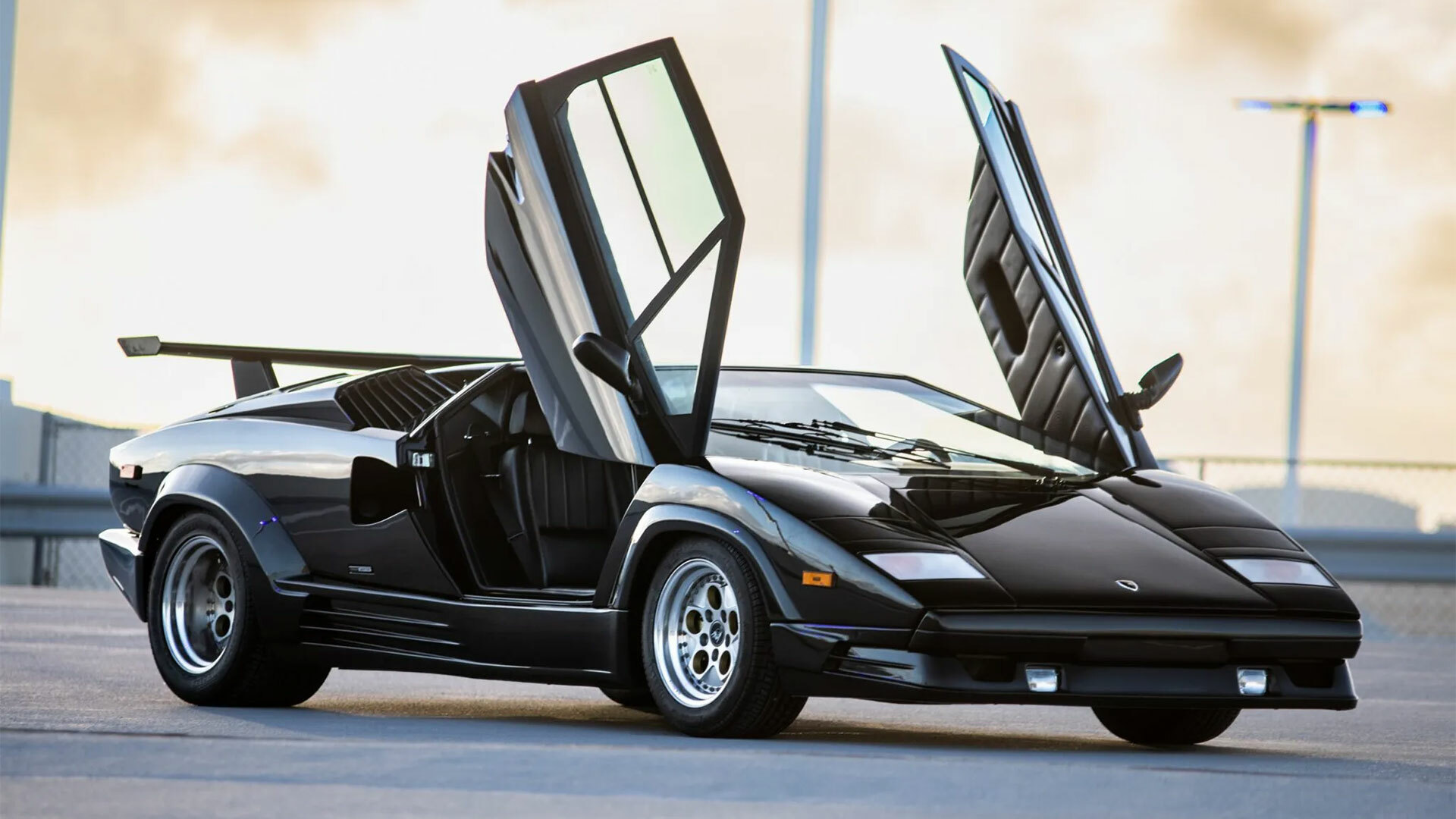 Own a 1989 lambo countach? Tips & Tricks for It!