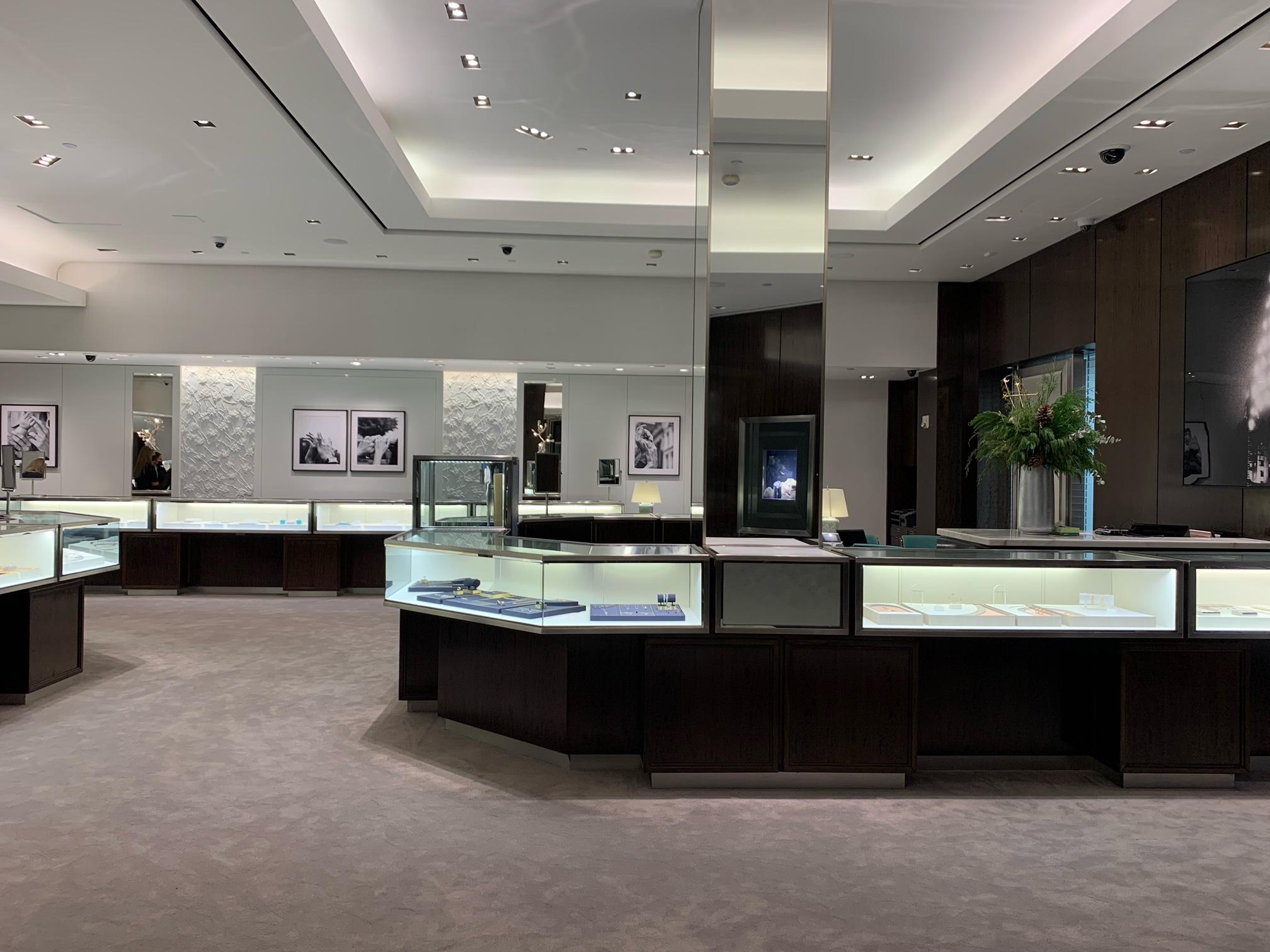 Tiffany Oakbrook Hours? Check the Official Store Opening Times.