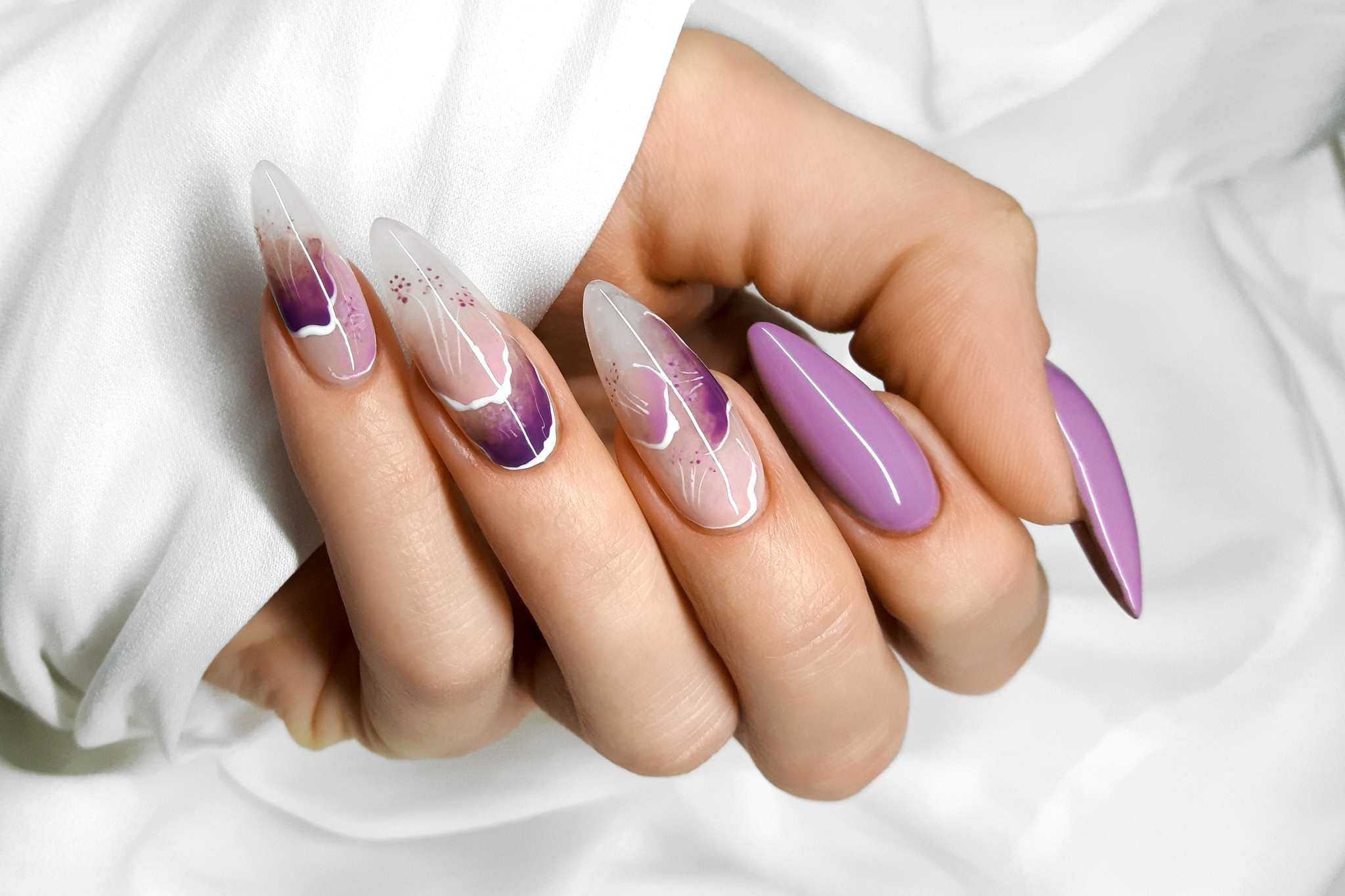 Oval Nails: The Ultimate Guide to Achieving This Chic Shape!