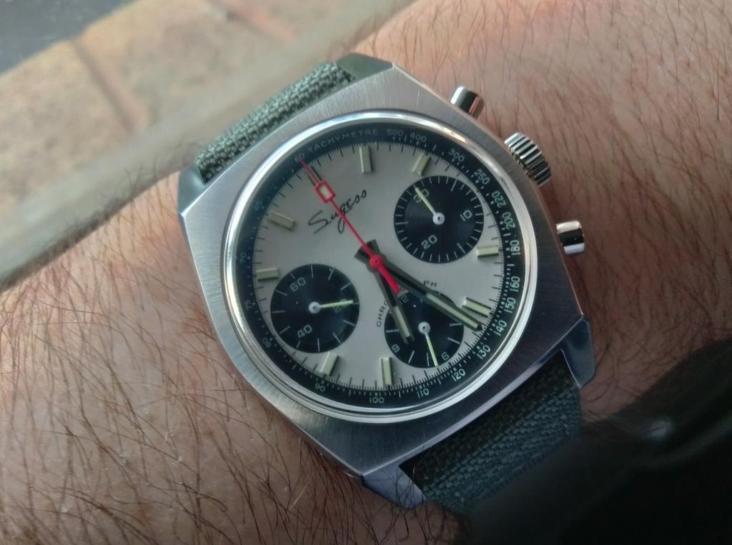 Zenith A384 vs. Other Chronographs: See How It Stacks Up (Pros, Cons, Comparison)
