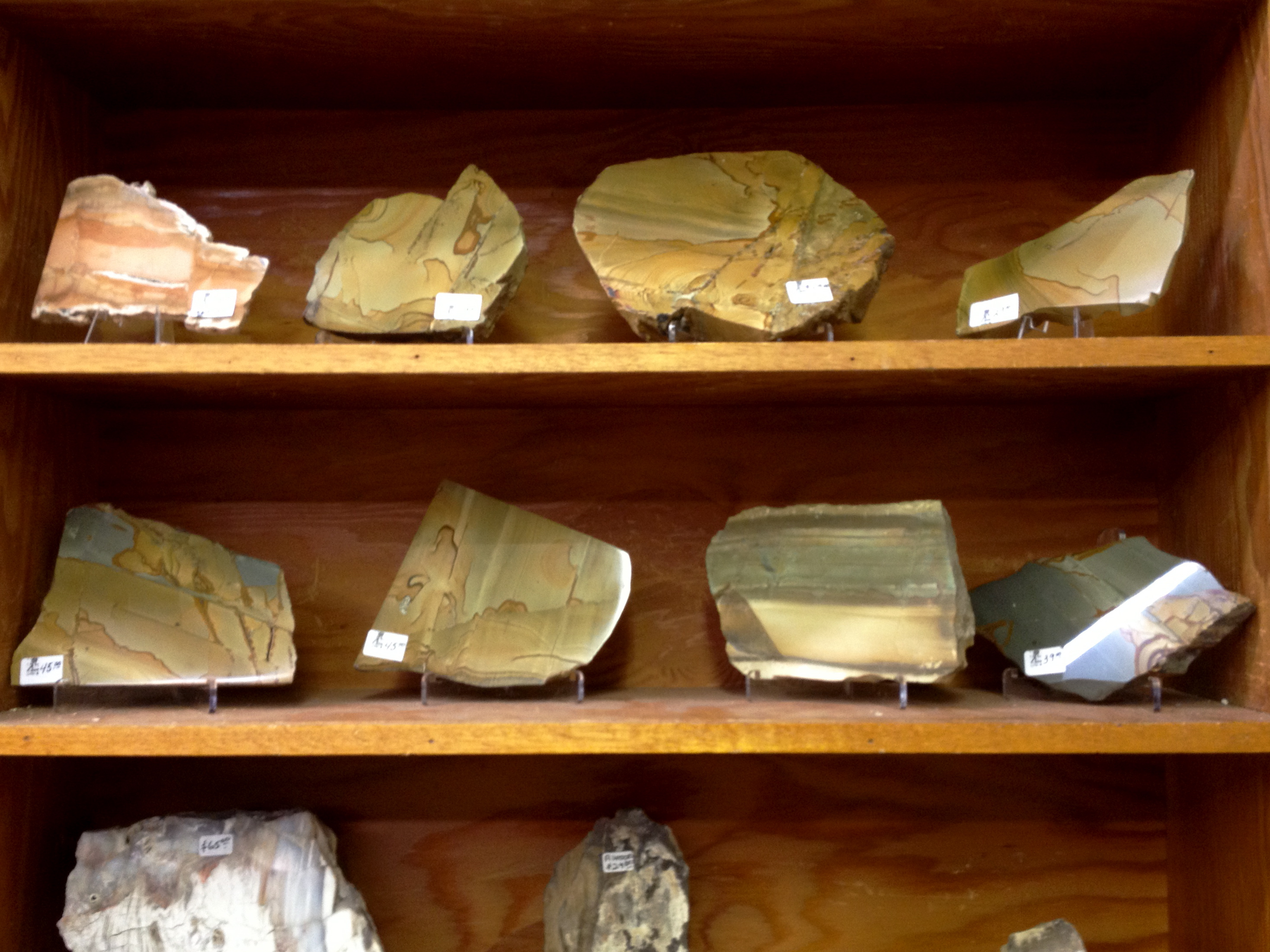 What Can You Find at eds house of gems?Come and look.