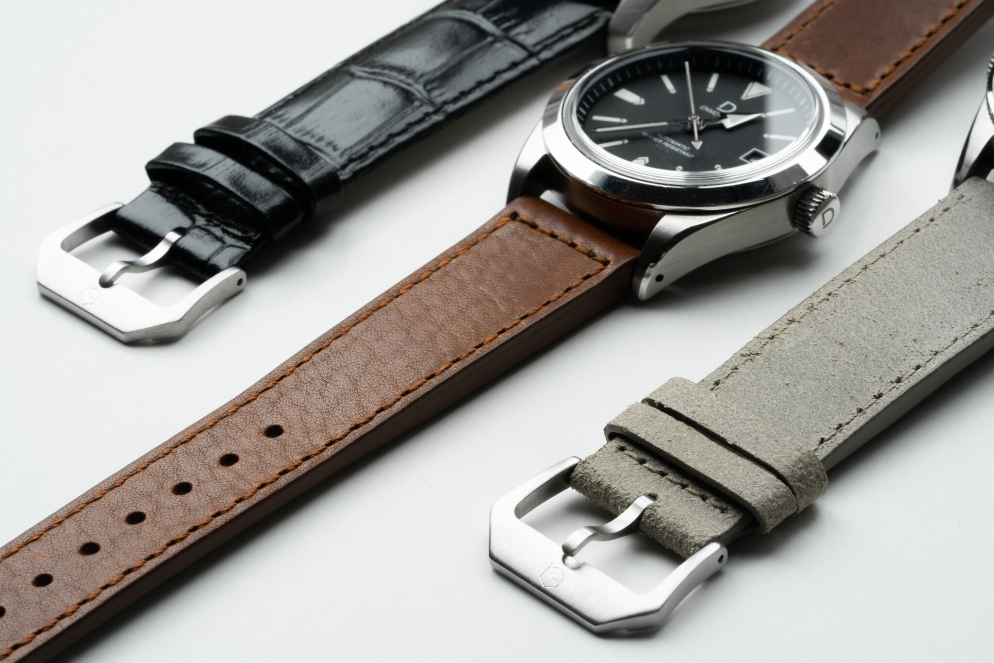 How to clean watch strap leather safely? Learn the right way and avoid common cleaning mistakes.