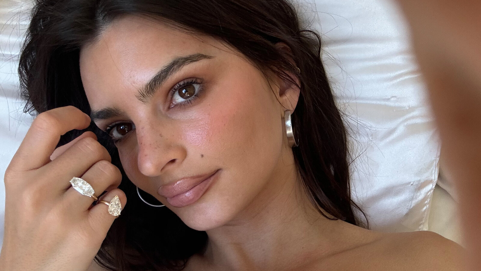 Emily Ratajkowskis Divorce Ring: How Much Did It Cost?