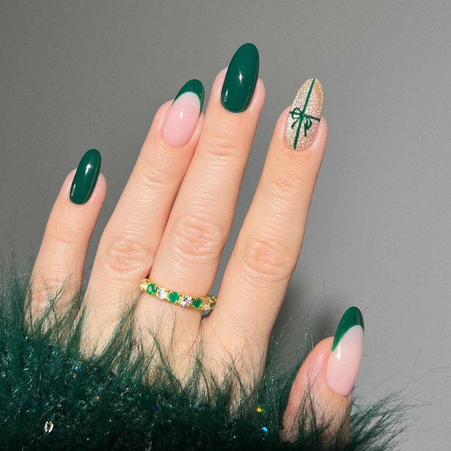 Green Christmas Nails: Best Ideas for Holiday Season