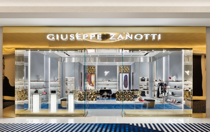 Which luxury fontainebleau las vegas stores are open now? Discover the exclusive designer shops available today.