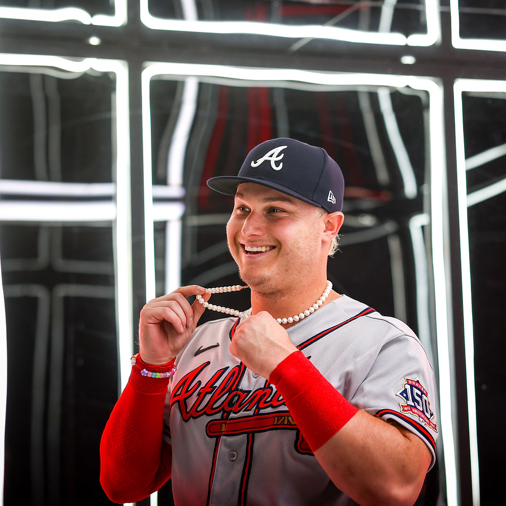 What is the pearl necklace men baseball trend all about? (Learn why so many players love this look)