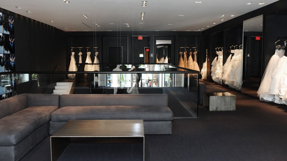 Visiting Vera Wang Beverly Hills? Your simple guide to finding the iconic bridal store.