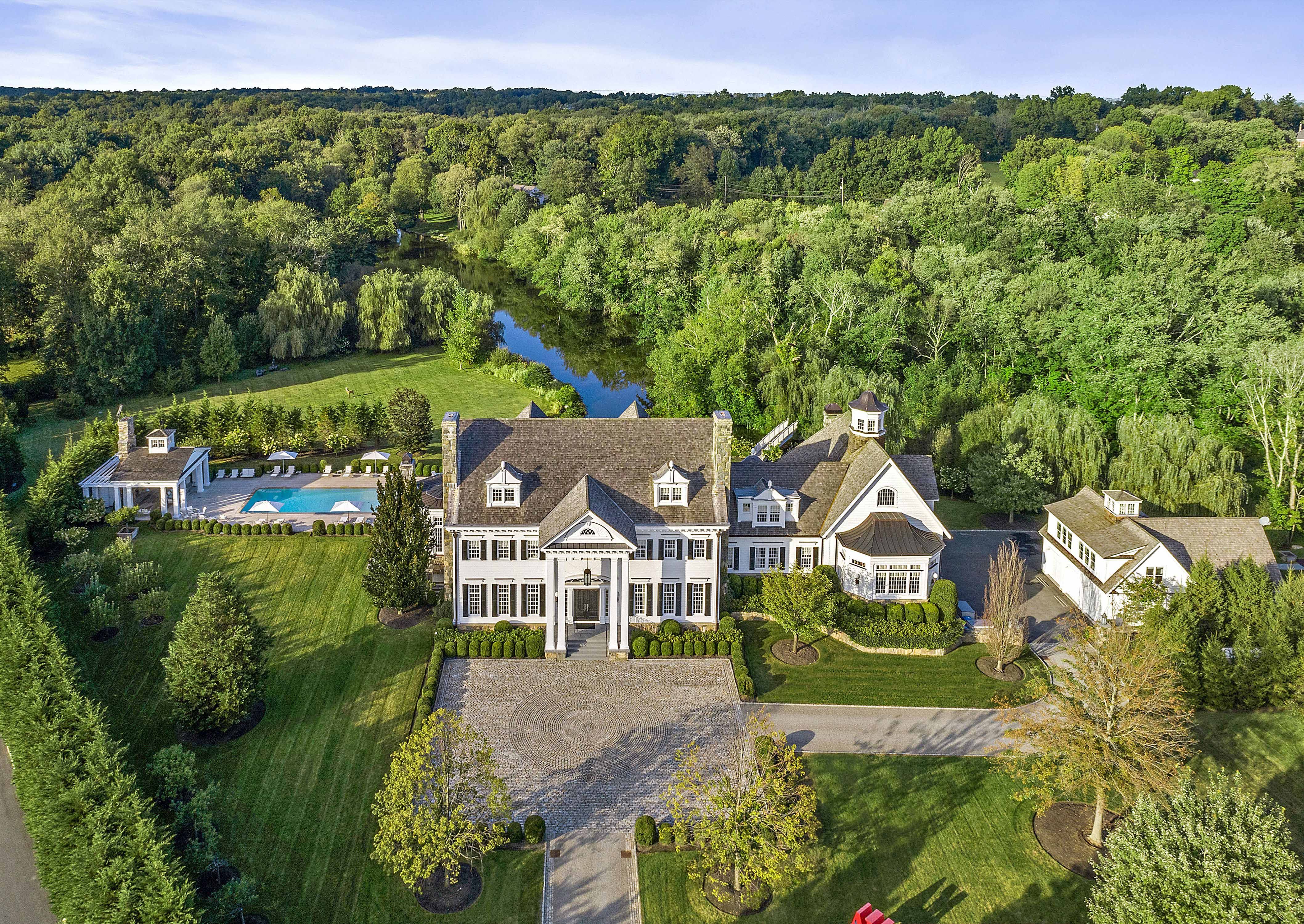 What are the Tommy Mottola home secrets? Uncover facts about his incredible real estate.