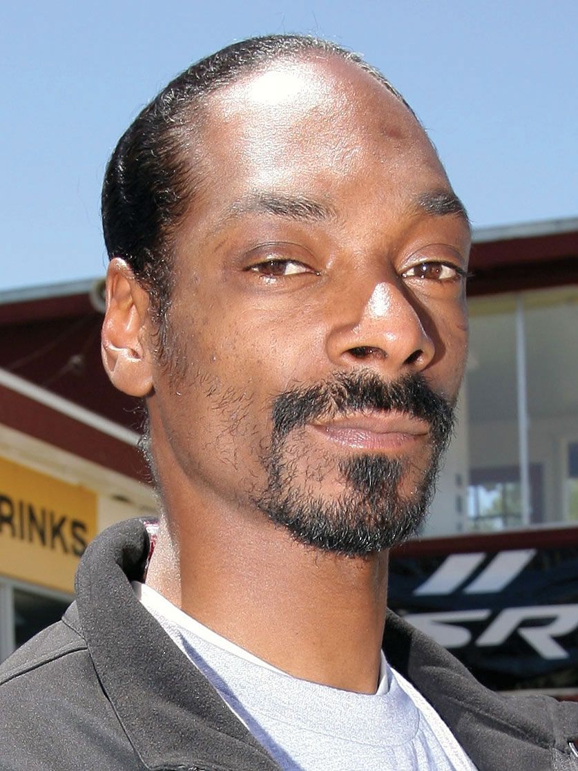 Searching for info on Snoop Doggs legs? Here is why they became such a popular topic online.