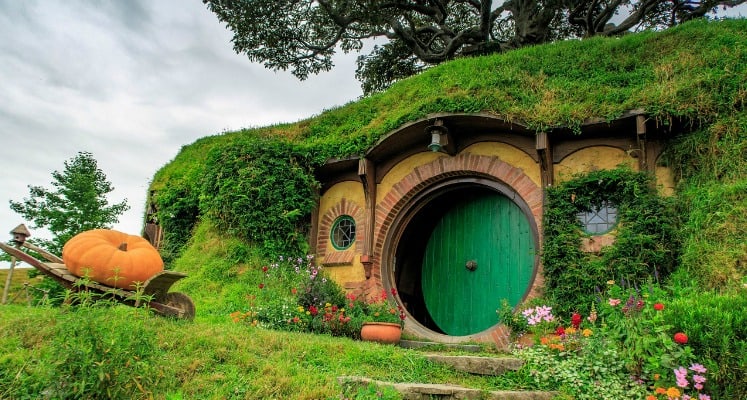 Need fictional house ideas? Check out these 5 famous examples to inspire your own world!
