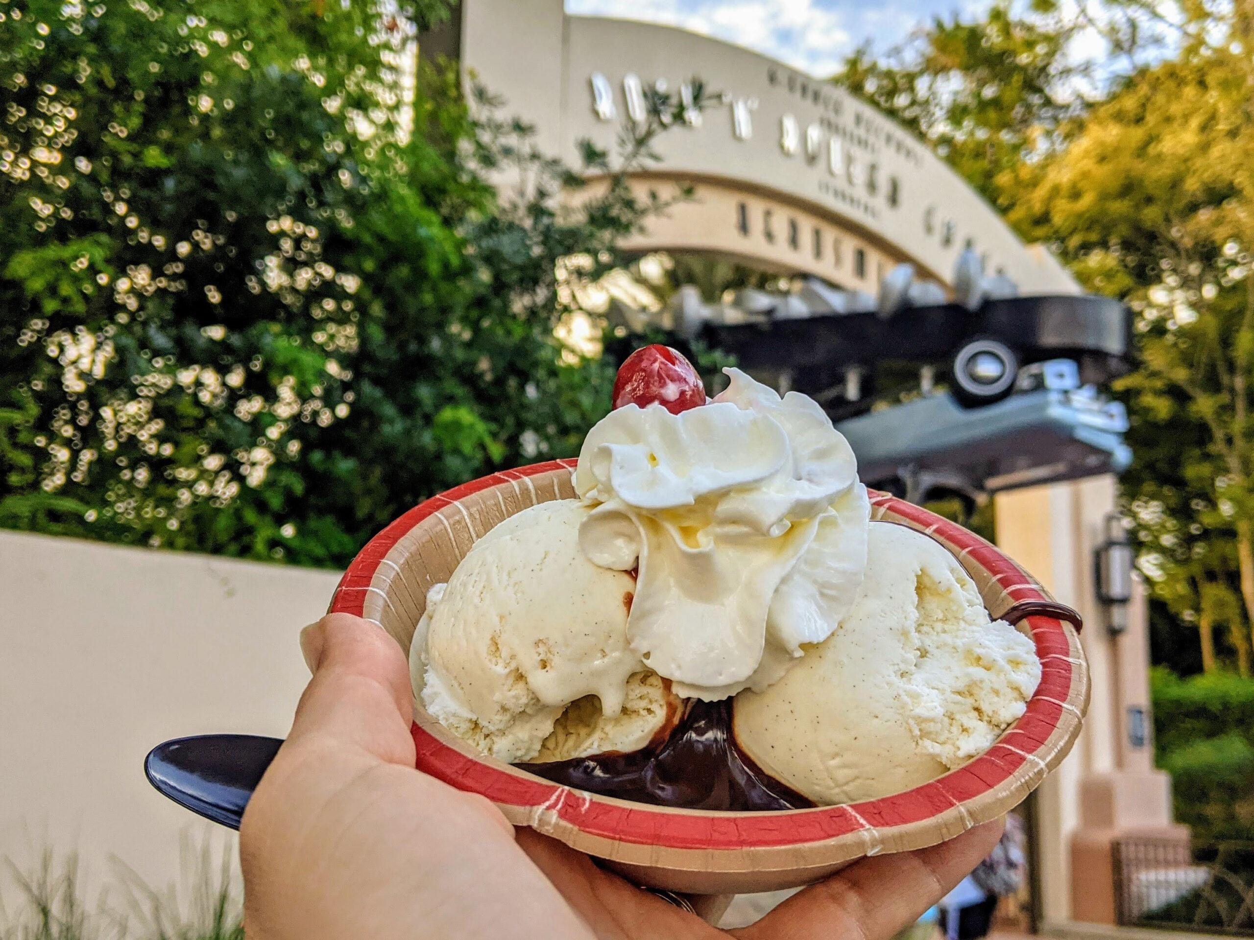 Hollywood Scoops menu: Whats awesome to eat? Check out these top 5 ice cream choices!
