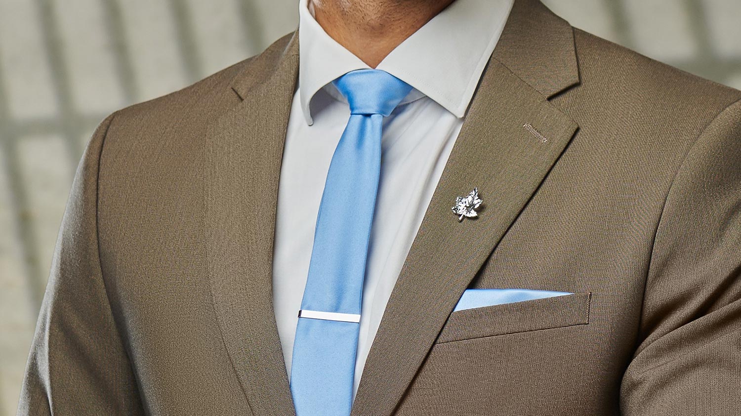 Why choose macys tie clips for your suits? Learn about their unique style, good quality, and overall value.