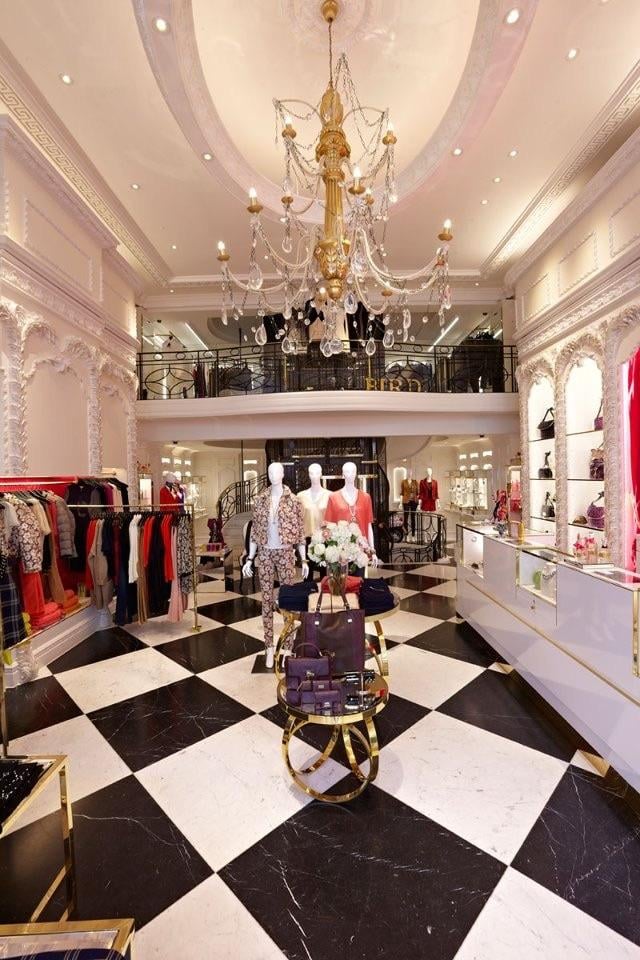 Planning to shop at the Juicy Couture store NYC? Discover what iconic styles are waiting for you inside.