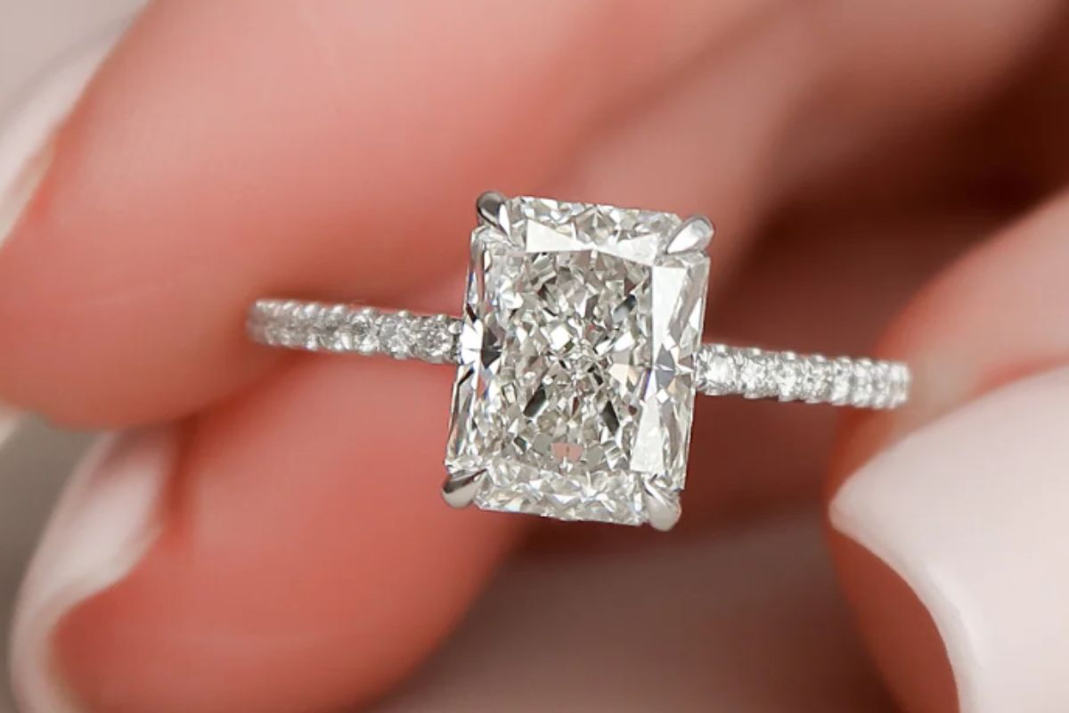 What does Patrick Mahomes wife ring look like? Discover the story behind her beautiful diamond.