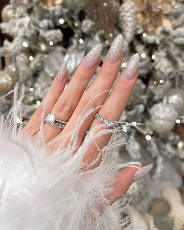 Planning your new year nail designs 2024? Sparkle with these amazing and simple ideas!