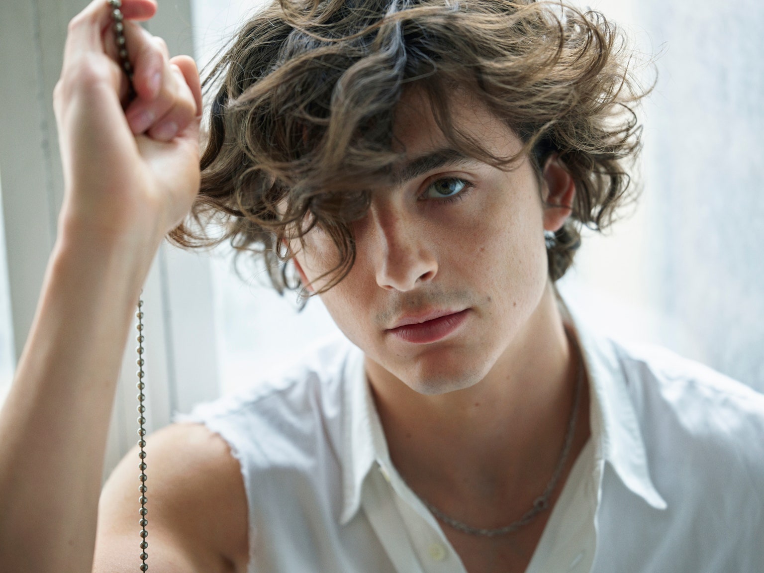 Timothee Chalamets Bleu Obsession: A Fashion Analysis