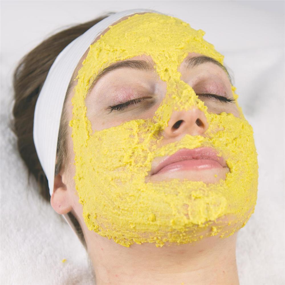 How do you properly use the Summer Fridays Pumpkin mask? Get simple instructions for achieving glowing skin.