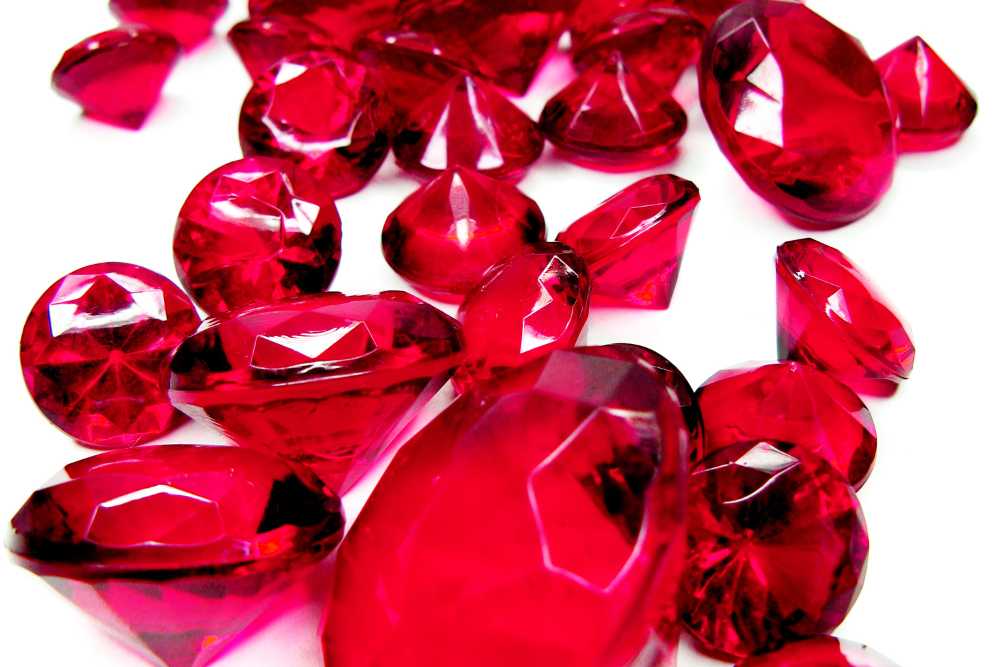 What good things does red topaz do for you? (Learn about the amazing powers of this red crystal stone)