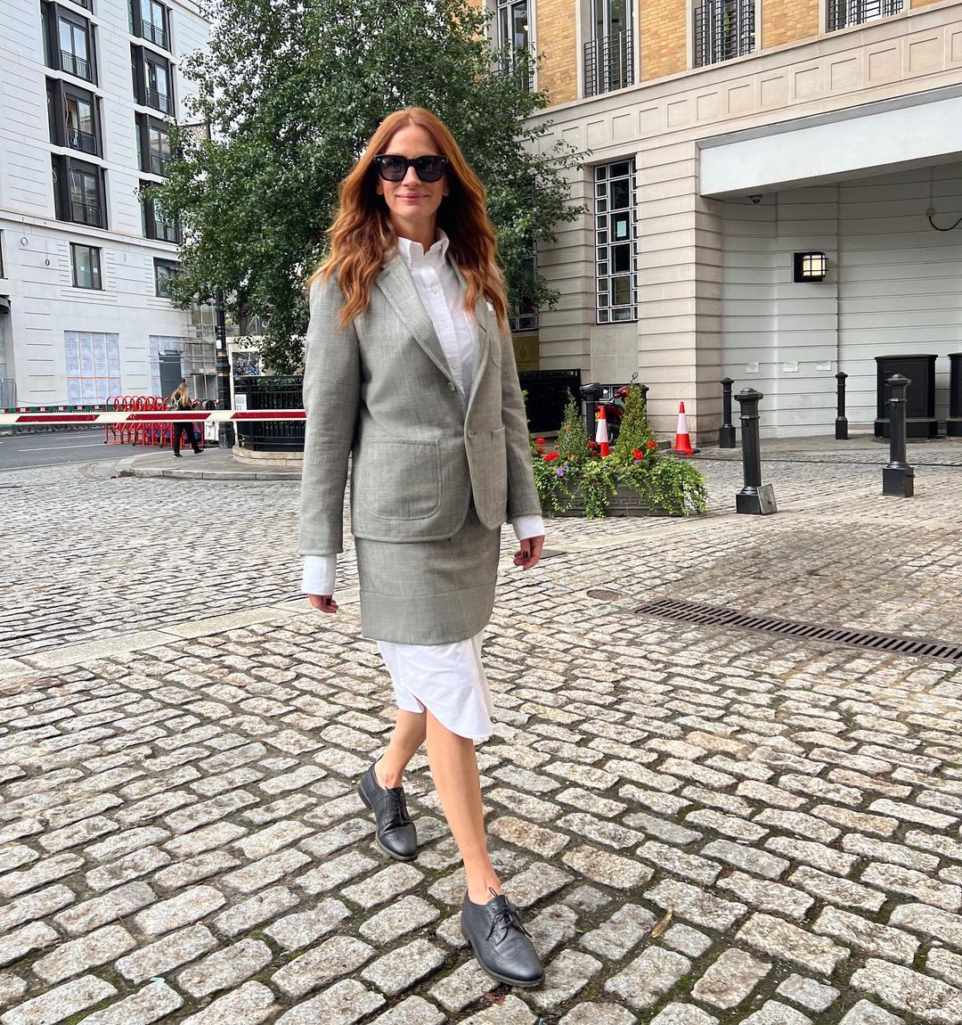 Julia Roberts outfits want to dress like the star herself? (These key fashion pieces are essential for her look)
