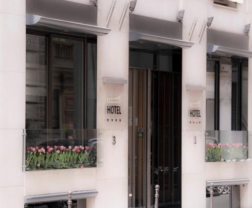 Where is the Cambon Hotel Paris? Find out about its superb and central city location.