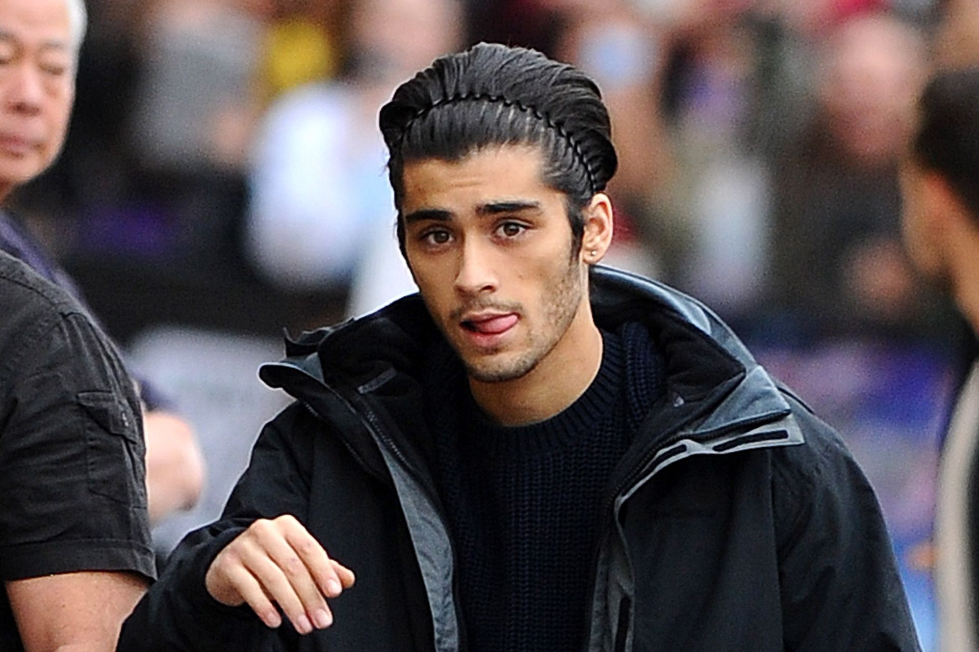 Guy headbands for different hair types? We show you the best options that are available right now!