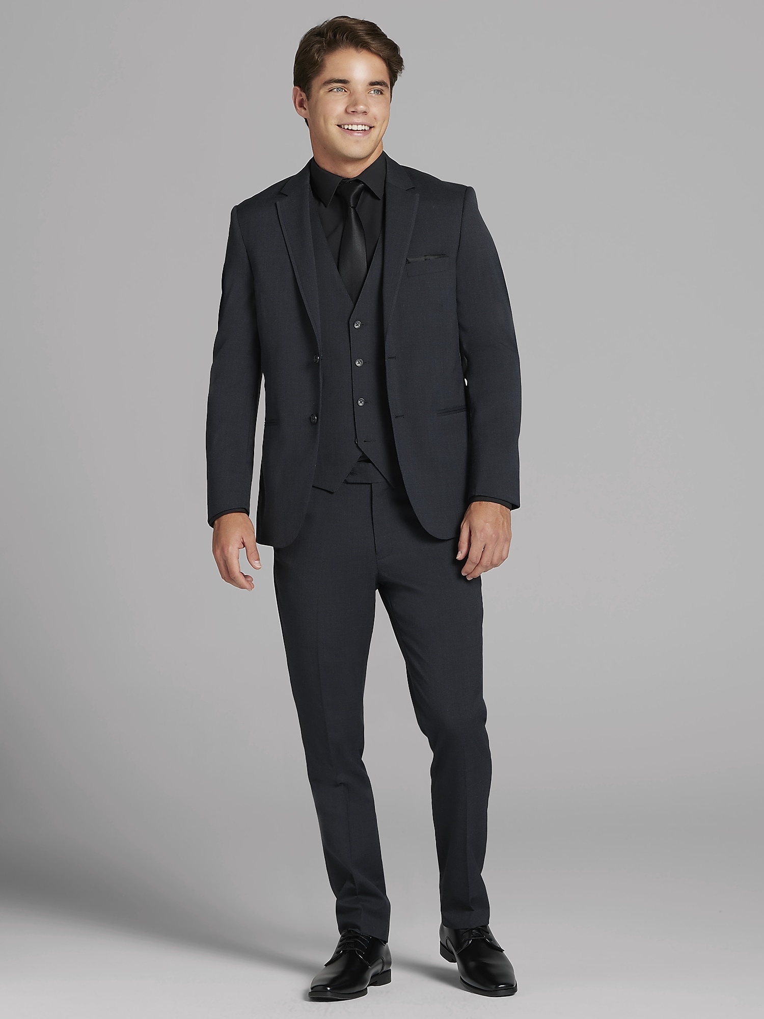 Why choose macys tie clips for your suits? Learn about their unique style, good quality, and overall value.