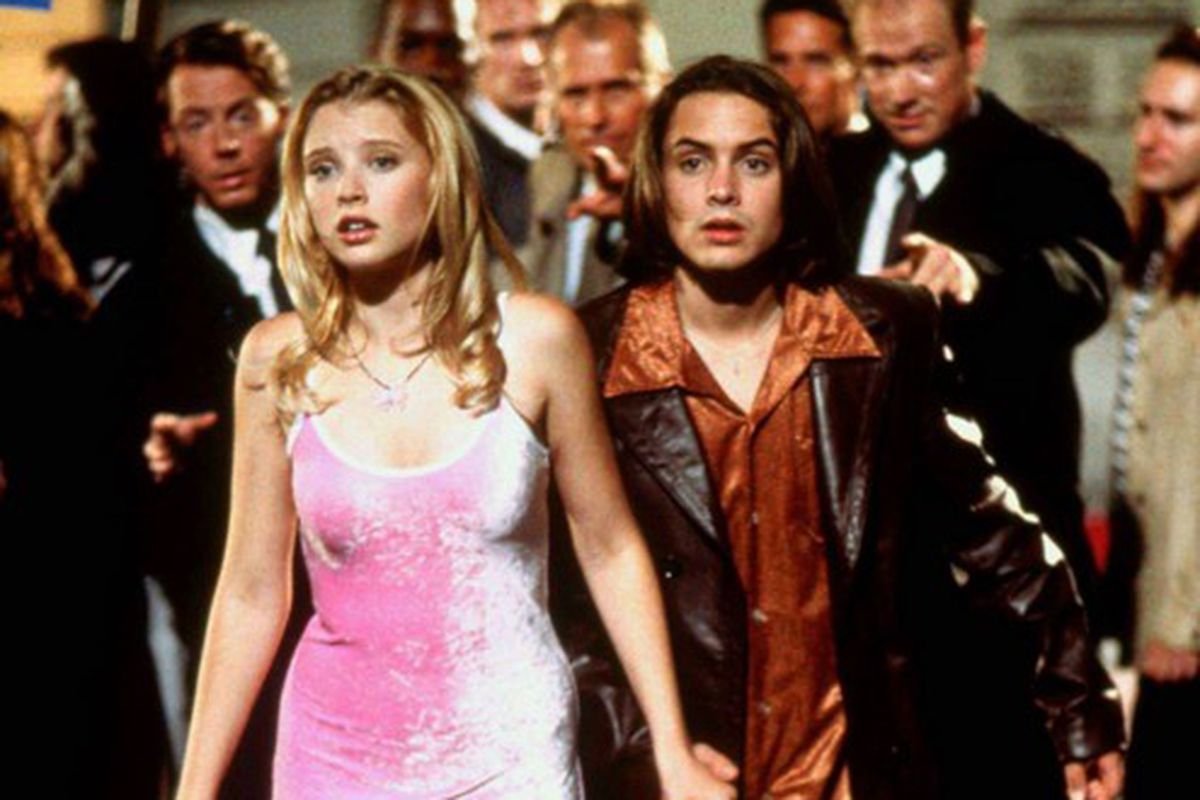 Looking for the my date with the presidents daughter dress? Here are the best places you might find lookalike outfits.