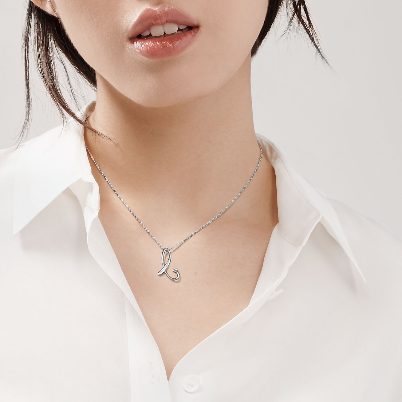 Why is the b necklace tiffany such a popular choice? (Understanding the buzz around this jewelry)