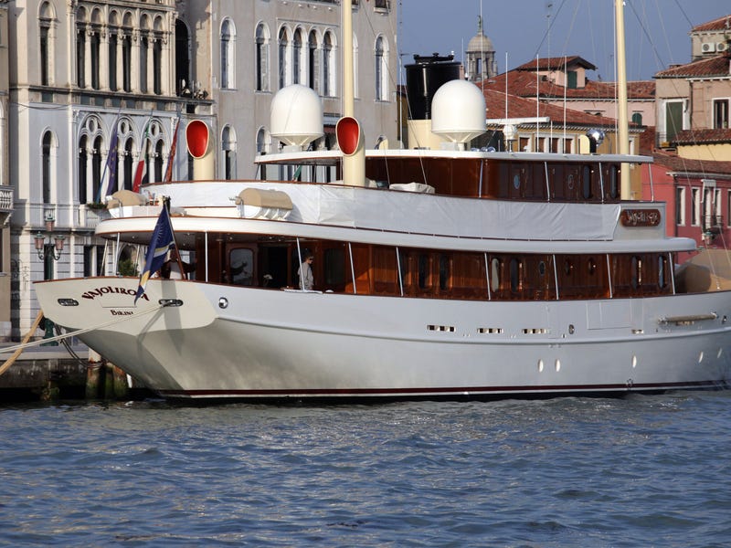 Buy Johnny Depp yacht? (Get info)