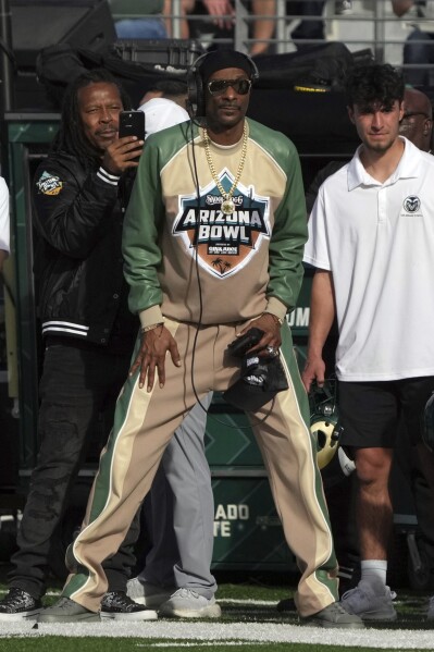 Snoop Dogg legs photos: are they real? We explore the most popular images and fan reactions!