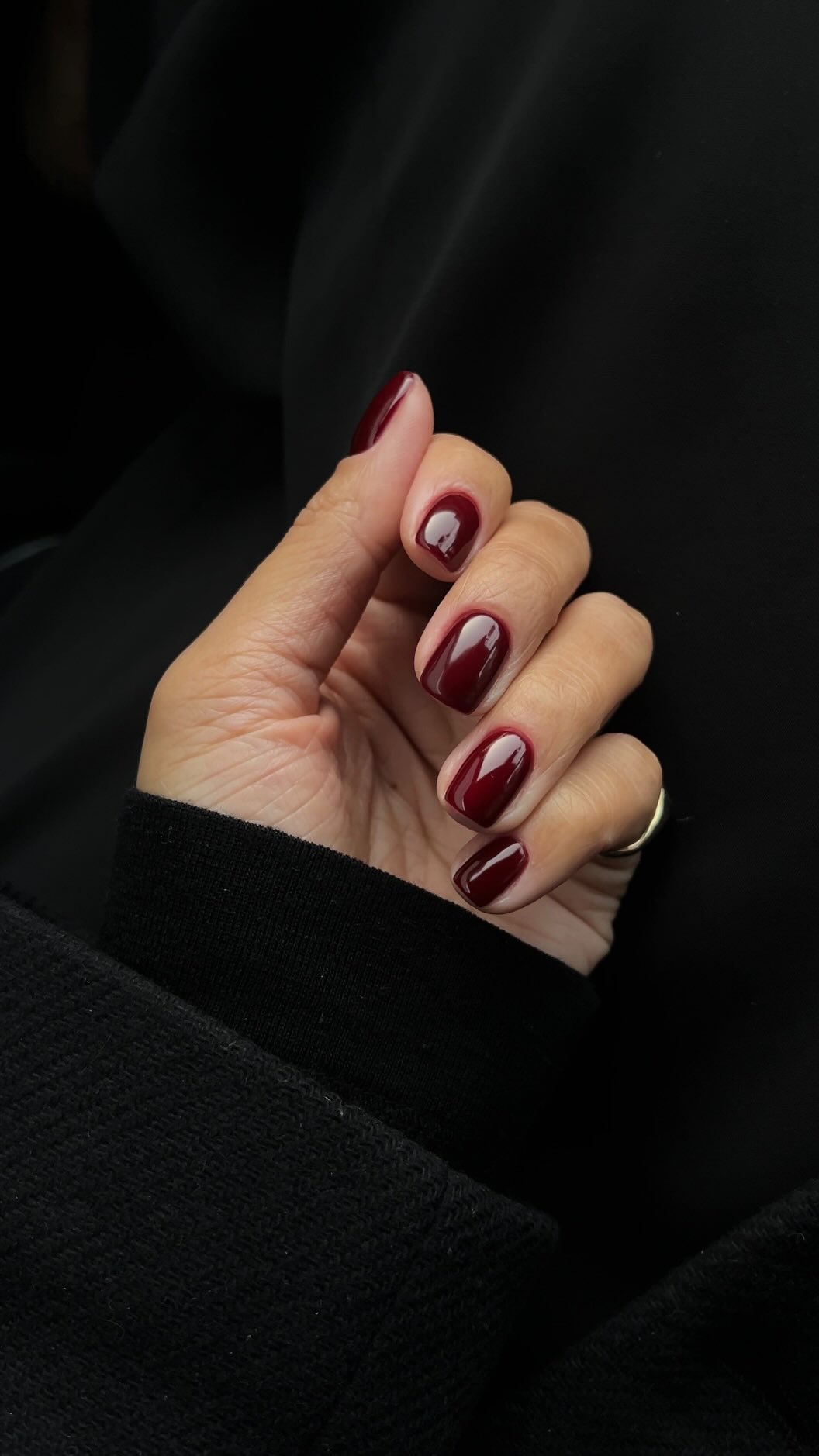 Dark Red Nail Color: Find Your Perfect Shade Now!